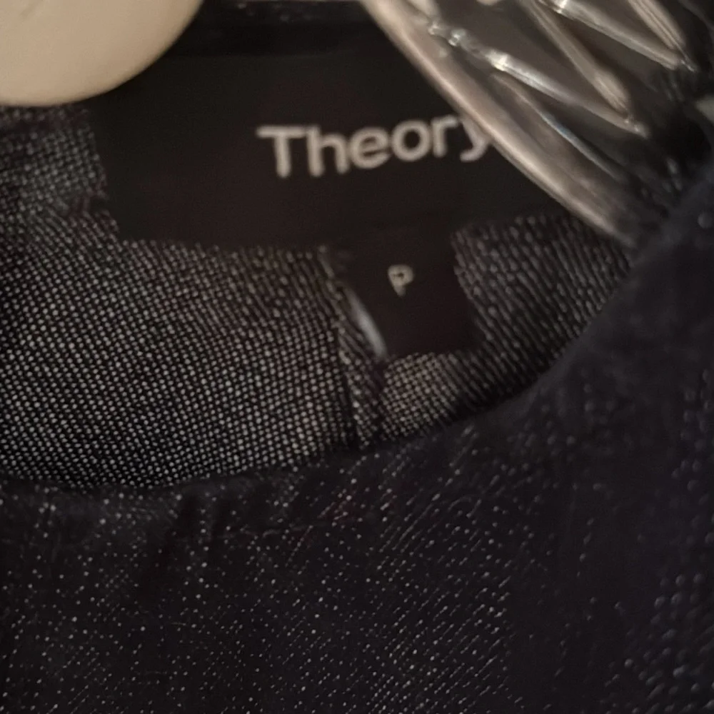 Theory Kalsing D Peplum Top Sz P (00-0) - Picture 7 of 8